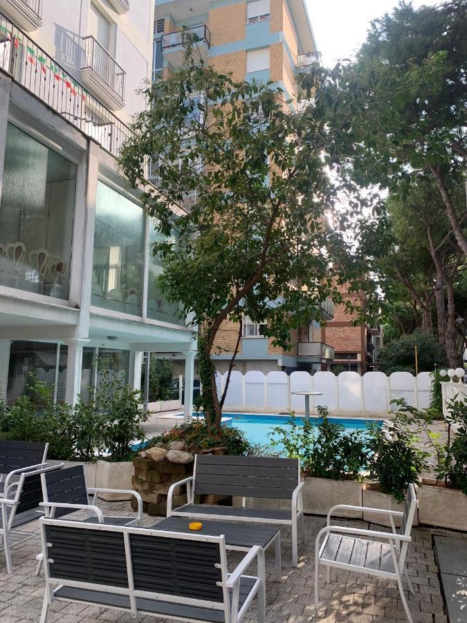 Hotel Royal Plaza Rimini Esterno foto
