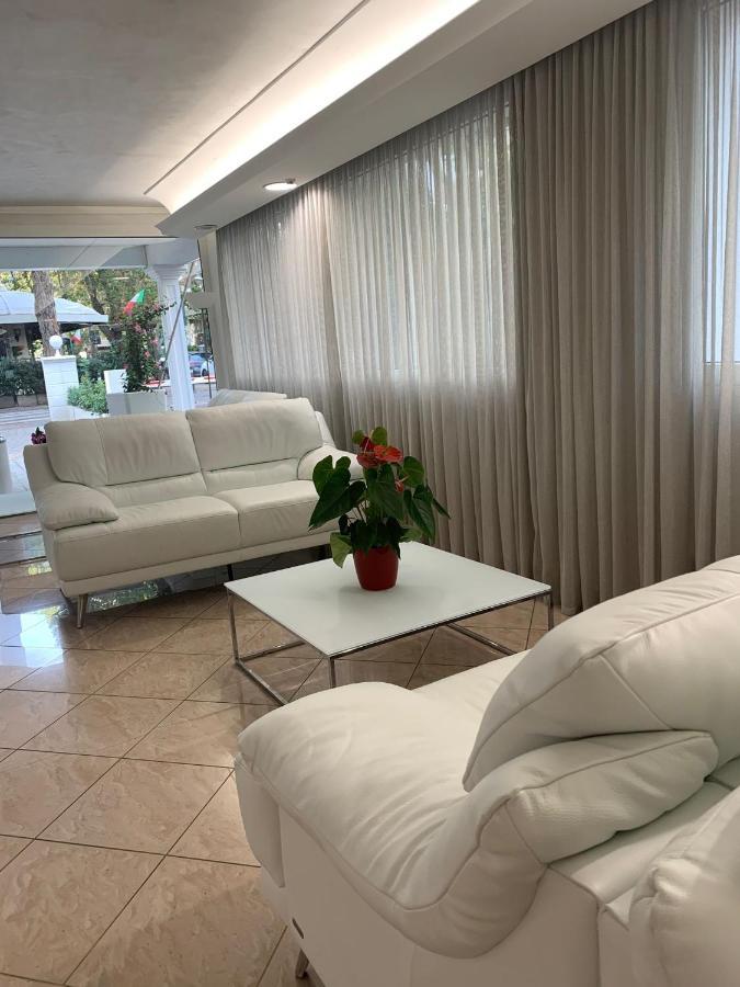 Hotel Royal Plaza Rimini Esterno foto