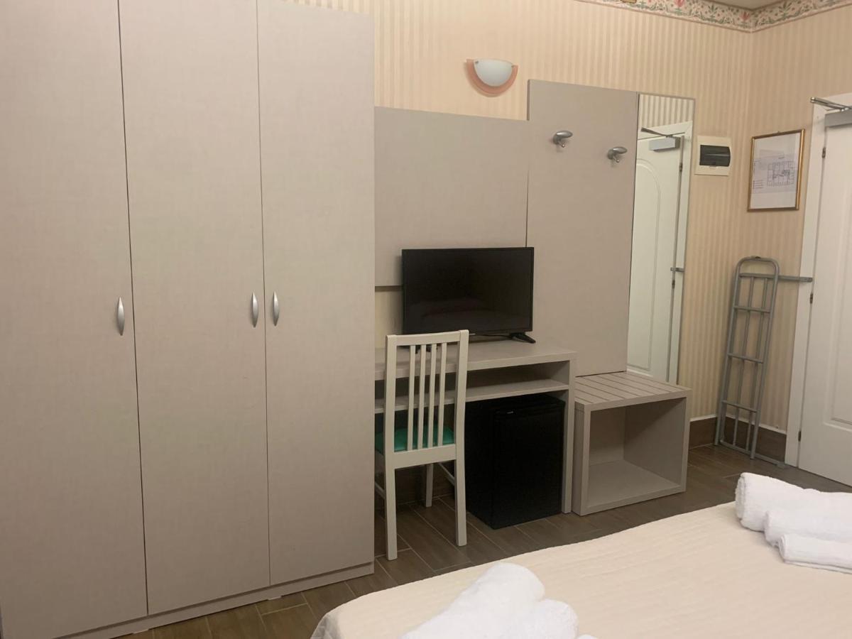 Hotel Royal Plaza Rimini Esterno foto