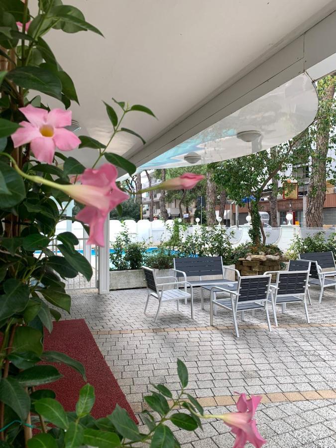 Hotel Royal Plaza Rimini Esterno foto