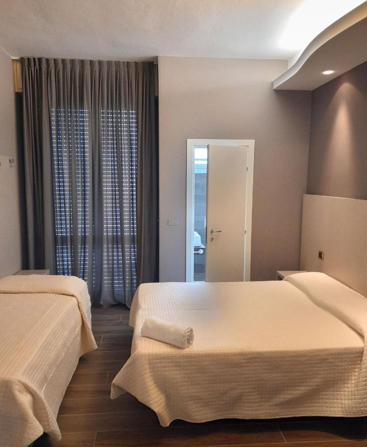 Hotel Royal Plaza Rimini Esterno foto