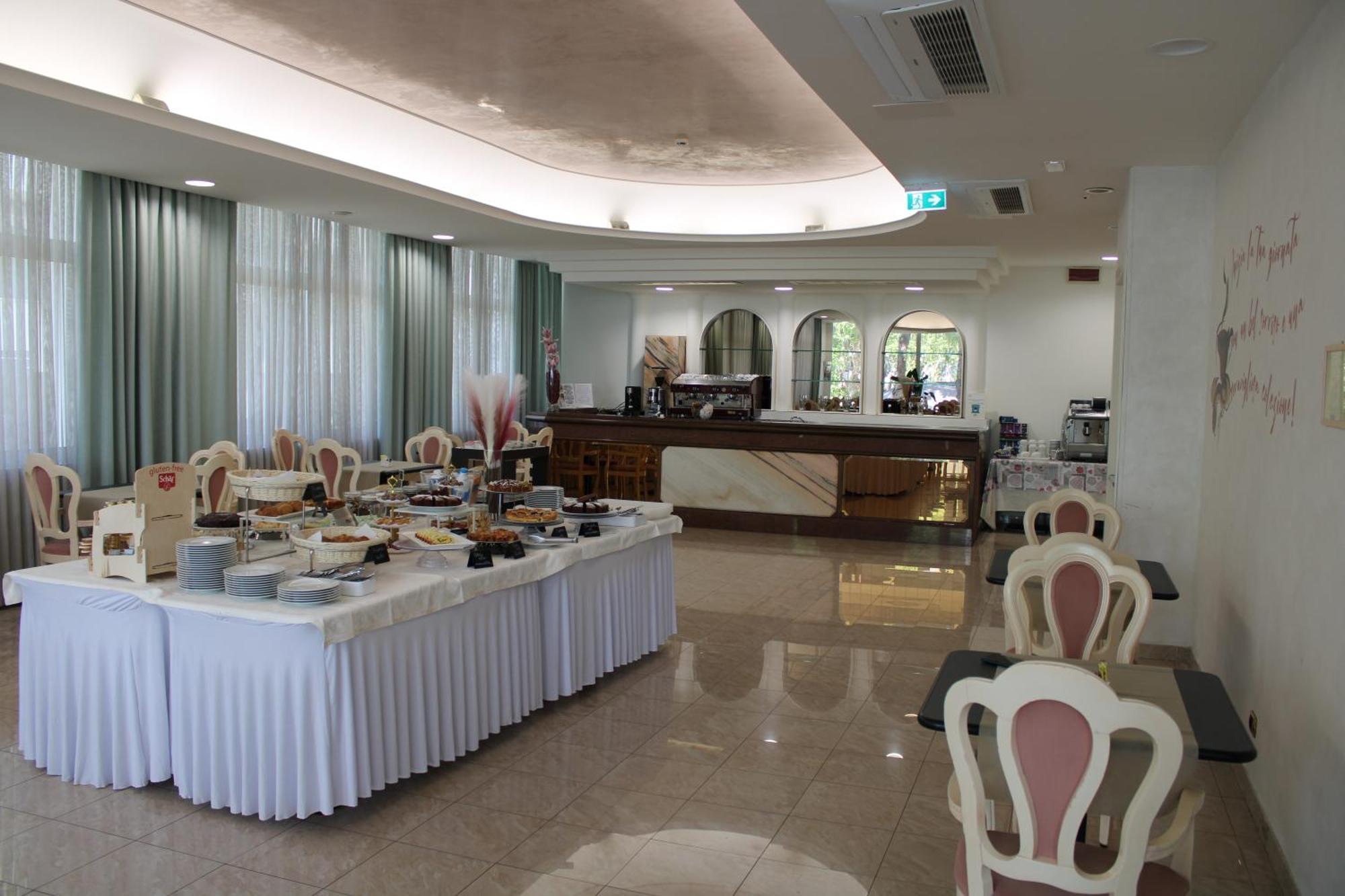 Hotel Royal Plaza Rimini Esterno foto